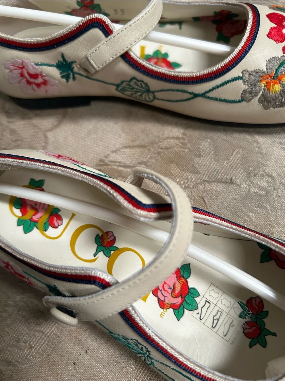 Gucci girls Off White Floral Embroidered Mary Jane buckled ankle strap Flats 33